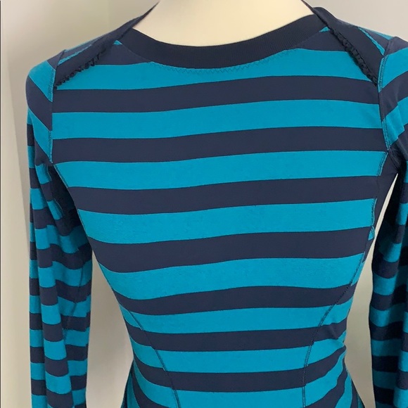 🍋lululemon Base Runner Long Sleeve- Like New - Picture 5 of 11